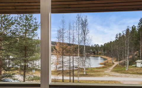 Mustikka: Møbel, Indretning, Gulvbelægning, Etage, Bord, Loft, Køkken & Spisebord, Belysning, Stol, Hjem