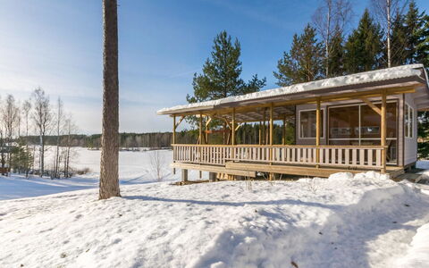 Villa Ebba: Møbel, Hjem, Dør, Stol, Udendørs Møbler, Køkken & Spisebord, Udendørs Bord, Skygge, Gård, Maling