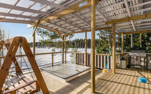 Villa Ebba: Møbel, Hjem, Dør, Stol, Udendørs Møbler, Køkken & Spisebord, Udendørs Bord, Skygge, Gård, Maling