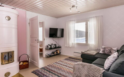 Villa Ebba: Møbel, Hjem, Dør, Stol, Udendørs Møbler, Køkken & Spisebord, Udendørs Bord, Skygge, Gård, Maling