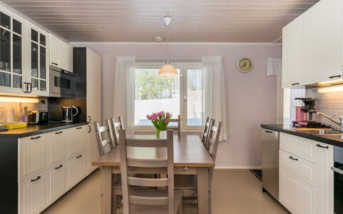 Villa Ebba: Møbel, Gulvbelægning, Træ, Indretning, Køkken, Countertop, Loft, Etage, Cabinetry, Køkken & Spisebord