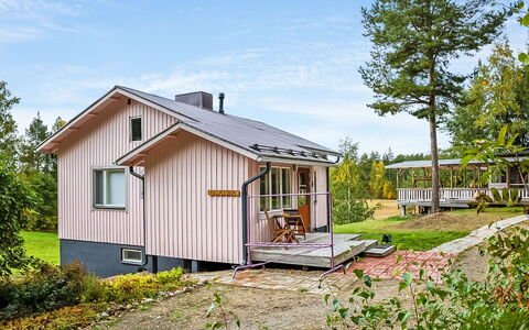 Villa Ebba: Vindue, Græs, Bygning, Træ, Hus, Sommerhus, Tag, Hjem, Busk