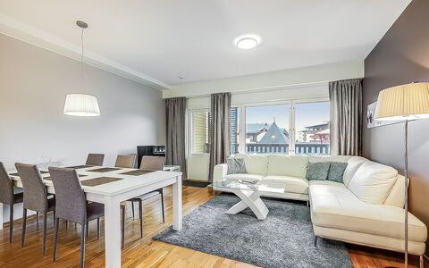 Ruka Ski Chalets 64, 1210: Indretning, Møbel, Gulvbelægning, Etage, Loft, Træ, Trægulve, Couch, Værelse, Stue