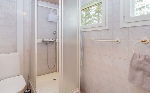 Järvelä: Træ, Gulvbelægning, Etage, Indretning, Sanitærarmatur, Loft, Badeværelse, Værelse, Vvs, Dør