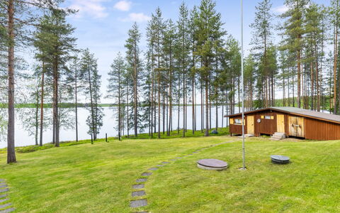 Järvelä: Græs, Land Lot, Sommerhus, Lawn, Have, Eng, Landscaping, Garden Bygninger, Gård, Bjælkehytte