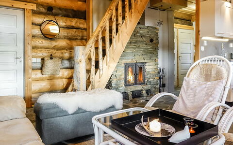 Peurankuoppa: Træ, Møbel, Sommerhus, Hjem, Indretning, Loft, Værelse, Bjælkehytte, Stue, Stol