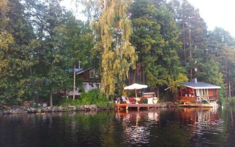 Elsanranta: Træ, Sommerhus, Bjælkehytte, Skov, Skur, Garden Bygninger, Lærk, Woodland, Bejdse