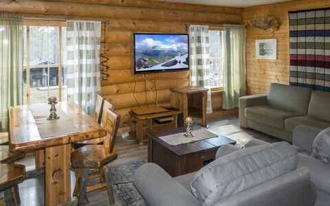 Aurora Cabin: Møbel, Træ, Loft, Indretning, Hjem, Gulvbelægning, Hus, Etage, Stue, Couch