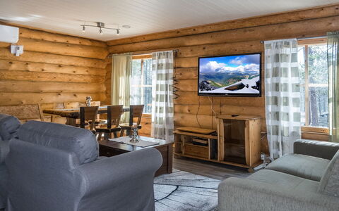 Aurora Cabin: Træ, Møbel, Gulvbelægning, Hjem, Etage, Sommerhus, Couch, Stue, Hårdttræ, Bjælkehytte