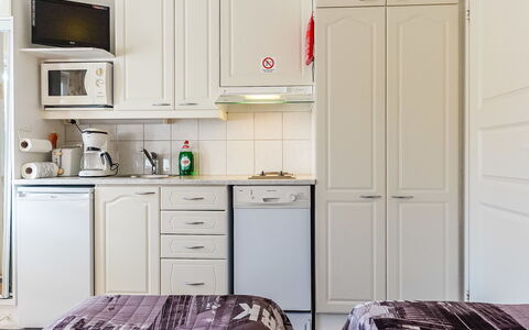 Levi Star 1503: Køkken Apparat, Cabinetry, Møbel, Større Bandage, Køkken, Indretning, Skab, Værelse, Gulvbelægning, Countertop