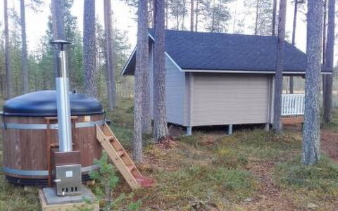 Akanlampi: Græs, Hus, Sommerhus, Land Lot, Hjem, Estate, Lawn, Sidespor, Stuehus, Veranda