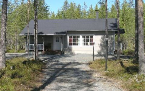 Akanlampi: Græs, Hus, Sommerhus, Land Lot, Hjem, Estate, Lawn, Sidespor, Stuehus, Veranda
