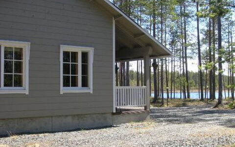 Akanlampi: Græs, Hus, Sommerhus, Land Lot, Hjem, Estate, Lawn, Sidespor, Stuehus, Veranda