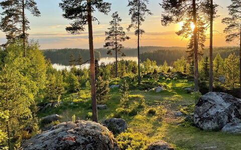 Hiawatha: Møbel, Hjem, Dør, Stol, Udendørs Møbler, Køkken & Spisebord, Udendørs Bord, Skygge, Gård, Maling