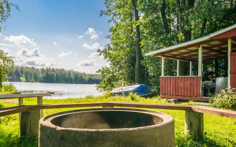 Suopursu 4: Græs, Hus, Sommerhus, Land Lot, Hjem, Estate, Lawn, Sidespor, Stuehus, Veranda