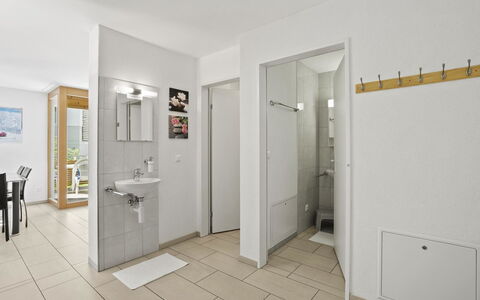 Hemmadi: Bygning, Gulvbelægning, Dør, Indretning, Etage, Hus, Billedramme, Træ, Home Dør