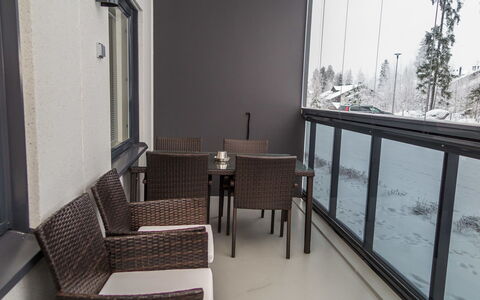 Tahko Spa Red - Golf Apartment: Græs, Hus, Sommerhus, Land Lot, Hjem, Estate, Lawn, Sidespor, Stuehus, Veranda