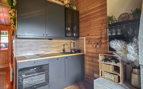 Lupposyöte B1: Træ, Gulvbelægning, Køkken, Indretning, Møbel, Countertop, Etage, Cabinetry, Bejdse, Køkken Apparat
