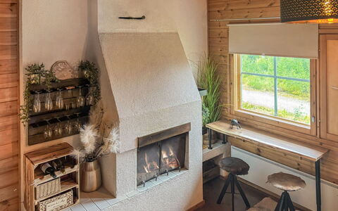 Lupposyöte B1: Indretning, Møbel, Træ, Gulvbelægning, Loft, Etage, Belysning, Værelse, Hjem, Stue