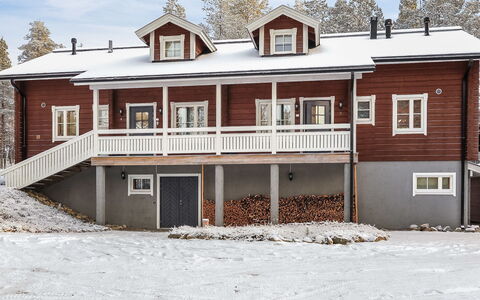 Poronpurema a: Træ, Sommerhus, Bjælkehytte, Skov, Skur, Garden Bygninger, Lærk, Woodland, Bejdse