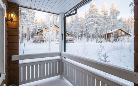 Poronpurema a: Træ, Sommerhus, Bjælkehytte, Skov, Skur, Garden Bygninger, Lærk, Woodland, Bejdse