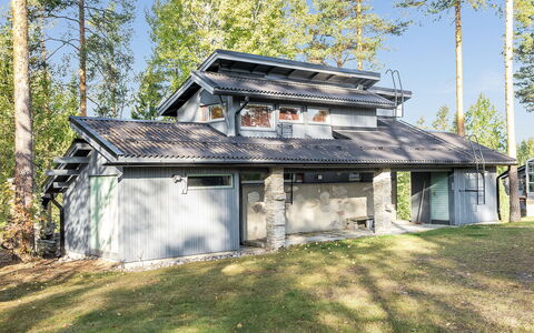 Atelje 4: Græs, Hus, Sommerhus, Land Lot, Hjem, Estate, Lawn, Sidespor, Stuehus, Veranda
