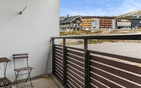 Nordic Chalet 8106: Svømmepøl, Udvej, Udendørs Møbler, Design, Skygge, Landscaping, Hotel, Water Feature, Eco Hotel