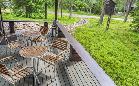 Villa Lumo (Ent. Ylläskyrö): Træ, Møbel, Udendørs Møbler, Hårdttræ, Dæk, Trægulve, Planke, Veranda, Stol, Bejdse