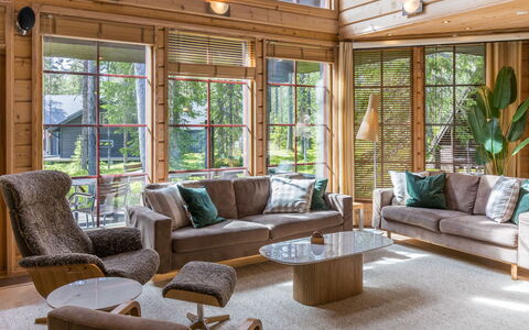Villa Lumo (Ent. Ylläskyrö): Møbel, Indretning, Træ, Gulvbelægning, Couch, Etage, Stue, Loft, Trægulve, Hjem