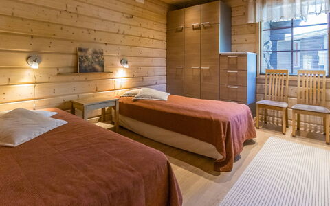 Villa Lumo (Ent. Ylläskyrö): Etage, Gulvbelægning, Indretning, Møbel, Træ, Loft, Trægulve, Værelse, Soveværelse, Seng