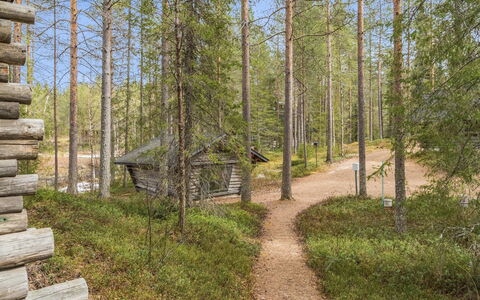 Tievatupa 1, Isompi: Vandvej, Bank, Vandløb, Sø, Sommerhus, Skov, Kanal, Reservoir, Bjælkehytte