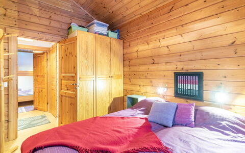 Lomaylläs H105 Pistopolku 2A: Vandvej, Bank, Vandløb, Sø, Sommerhus, Skov, Kanal, Reservoir, Bjælkehytte