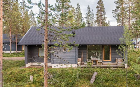 Neljä Vuodenaikaa A1 Karpalo: Vandvej, Bank, Vandløb, Sø, Sommerhus, Skov, Kanal, Reservoir, Bjælkehytte