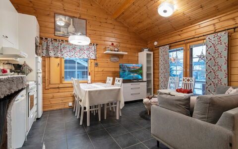 Lomaylläs Maja, Palovaarankaarre 6 a: Vandvej, Bank, Vandløb, Sø, Sommerhus, Skov, Kanal, Reservoir, Bjælkehytte