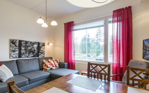 Yllästar 3 As 508: Møbel, Indretning, Gulvbelægning, Etage, Loft, Træ, Værelse, Bord, Lysarmatur, Belysning