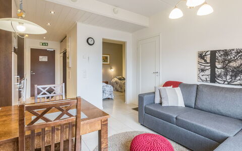 Yllästar 3 As 508: Indretning, Gulvbelægning, Møbel, Etage, Træ, Loft, Værelse, Couch, Belysning, Stue
