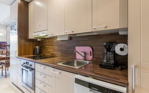 Yllästar 3 As 508: Køkken Apparat, Countertop, Køkken, Cabinetry, Møbel, Større Bandage, Indretning, Gulvbelægning, Træ, Husholdningsapparat