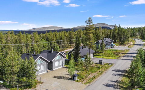 Ylläs-Ropo a: Træ, Arkitektur, Tag, Hjem, Hus, Sommerhus, Dør, Sidespor, Garden Bygninger, Hårdttræ
