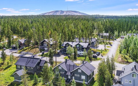 Ylläs-Ropo a: Træ, Arkitektur, Tag, Hjem, Hus, Sommerhus, Dør, Sidespor, Garden Bygninger, Hårdttræ