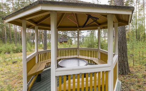 Villa Kukkapää: Træ, Sommerhus, Bjælkehytte, Skov, Skur, Garden Bygninger, Lærk, Woodland, Bejdse