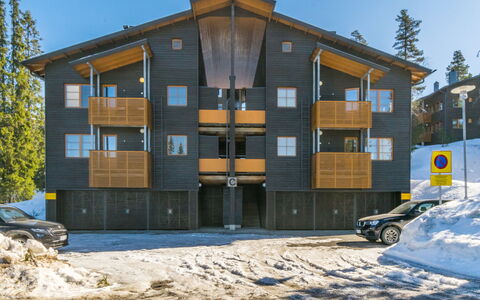 Karhunvartijan Linna C22: Træ, Sidespor, Sommerhus, Hus, Hjem, Planke, Garden Bygninger, Bjælkehytte, Hårdttræ, Veranda