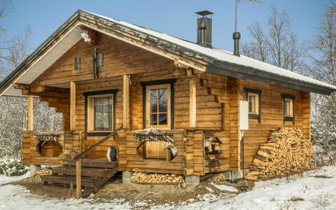 Pikkupöllö: Træ, Hus, Sommerhus, Tag, Bjælkehytte, Hjem, Sidespor, Dør, Hårdttræ, Hytte