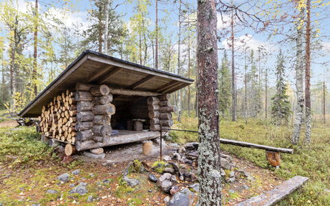 Koppelokangas: Altan, Lejlighed, Skygge, Glas, Ejerlejlighed, Gelænder, Veranda, Dagslys, Dæk, Udendørs Møbler