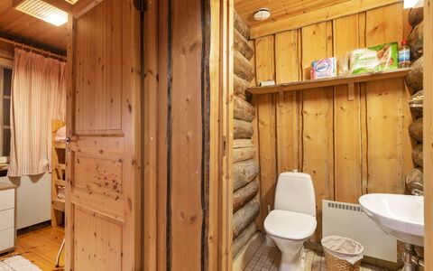 Lomaylläs D59 Palovaarankaarre 13 a: Træ, Sommerhus, Bjælkehytte, Skov, Skur, Garden Bygninger, Lærk, Woodland, Bejdse
