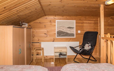 Lähikaltio 316: Møbel, Etage, Indretning, Gulvbelægning, Træ, Loft, Værelse, Soveværelse, Seng, Hjem