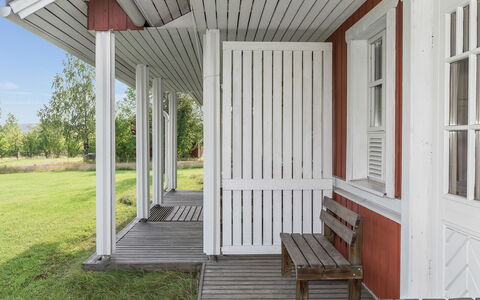 Ylläskarpalo 1 Päätyhuoneisto: Træ, Veranda, Hjem, Dør, Sidespor, Kompositmateriale, Sommerhus, Skygge, Hårdttræ, Lawn
