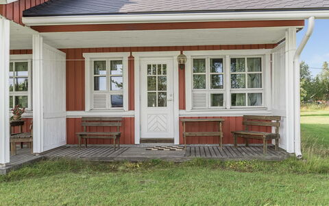 Ylläskarpalo 1 Päätyhuoneisto: Vindue, Træ, Hus, Dør, Hjem, Sommerhus, Tag, Veranda, Sidespor, Hårdttræ