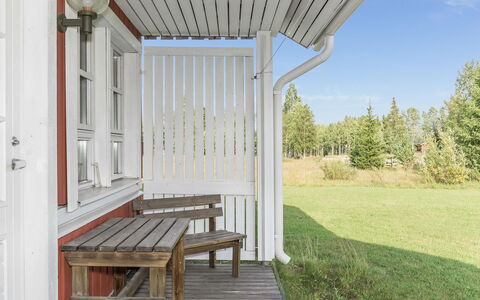 Ylläskarpalo 1 Päätyhuoneisto: Træ, Veranda, Hjem, Sidespor, Sommerhus, Skygge, Gård, Udendørs Struktur, Dæk, Backyard
