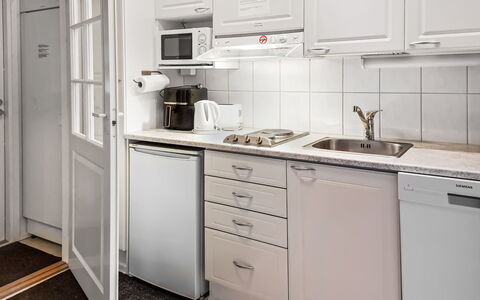 Yllästar 1 As 211: Køkken, Køkken Apparat, Større Bandage, Countertop, Håndvask, Cabinetry, Indretning, Køkkenvask, Møbel, Husholdningsapparat
