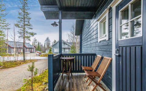 Tuulenpuuska: Træ, Sidespor, Hjem, Sommerhus, Planke, Skydevindue, Hårdttræ, Dagslys, Veranda, Bjælkehytte